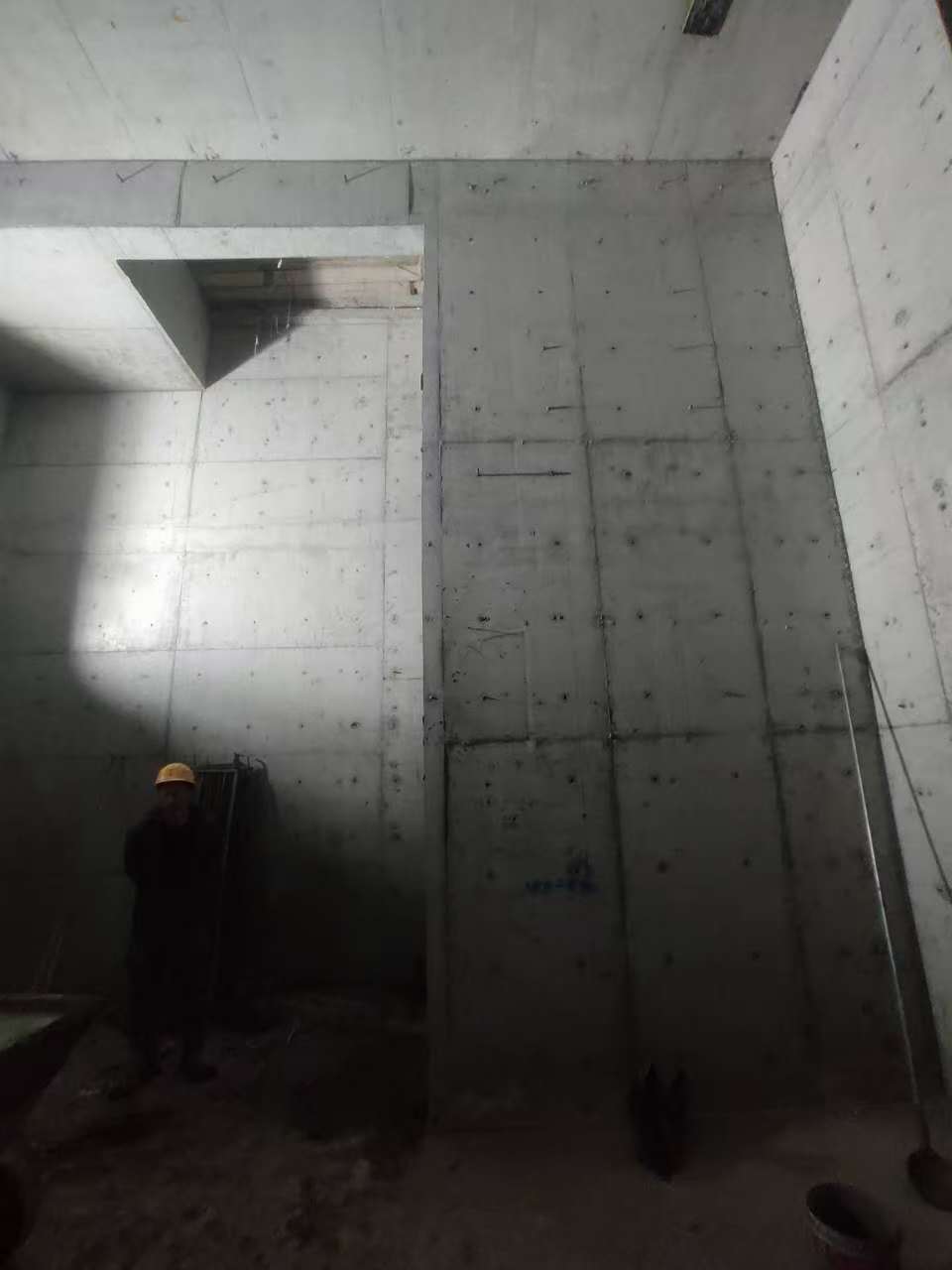 建始墙上开槽钢筋断了有影响吗